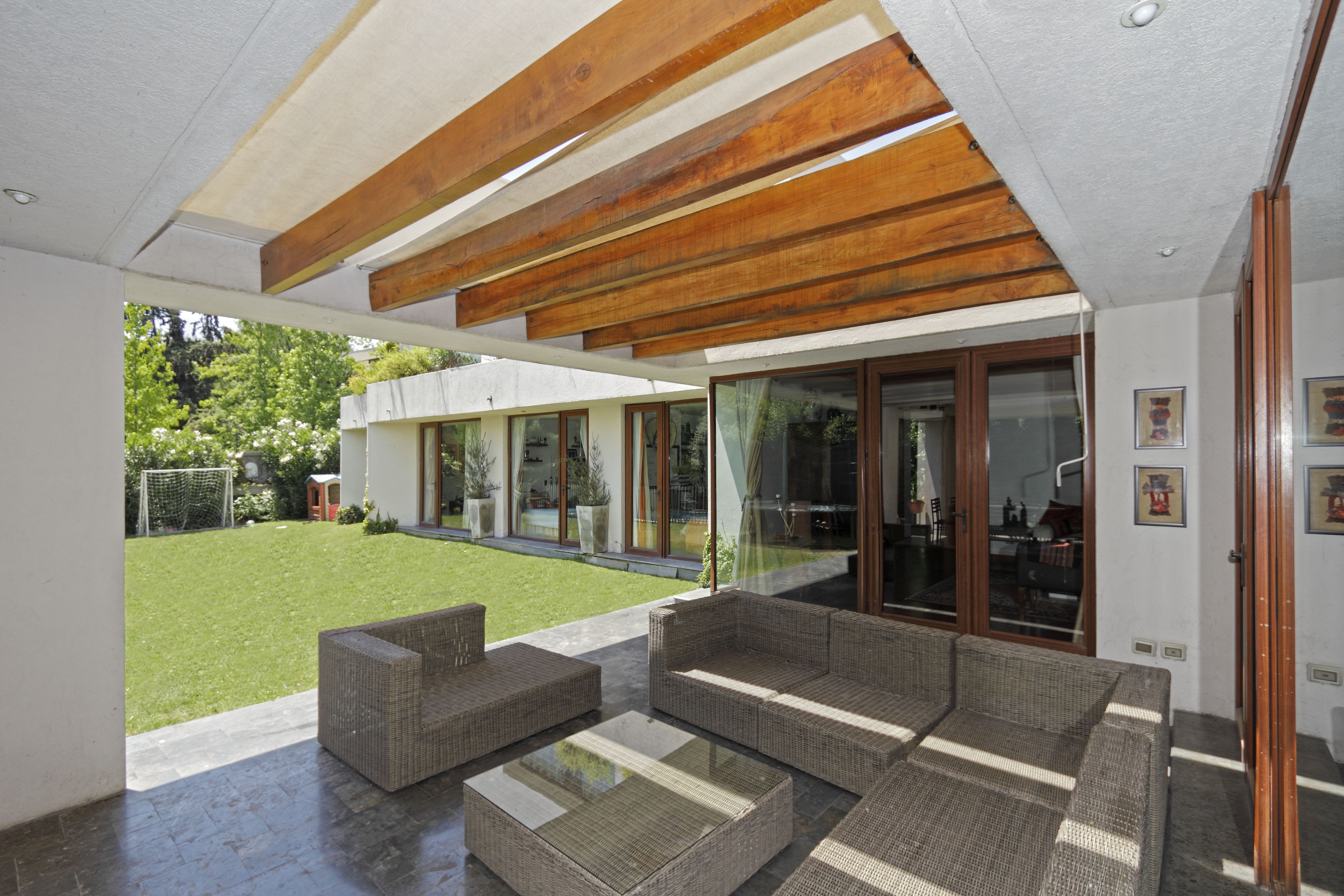 CASA ENTRE LOMAS